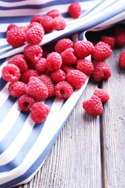 Reife süße Himbeeren — Stockfoto