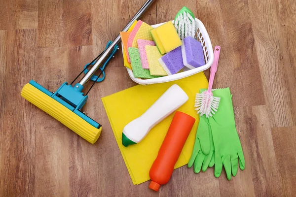 Recogida de productos y herramientas de limpieza — Foto de Stock