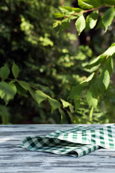 식탁보, 야외 나무 테이블 — 스톡 사진