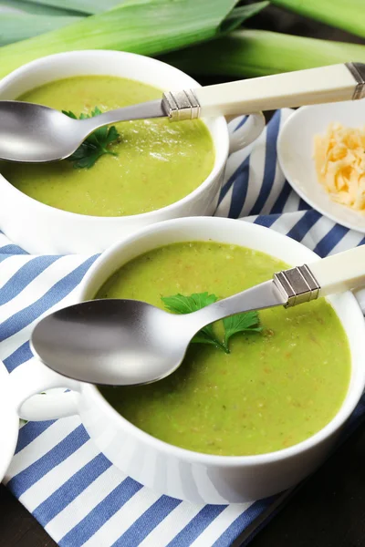 Sopa de puerro en la mesa — Foto de Stock