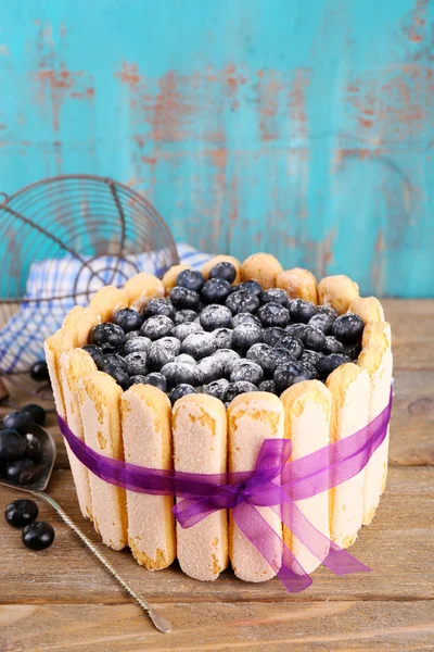 Tasty cake Charlotte with blueberries — Stock Photo, Image