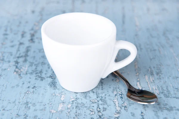 Пустой стакан с чайной ложкой — стоковое фото
