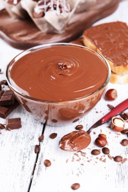 masa yakın-up kase tatlı çikolata krema