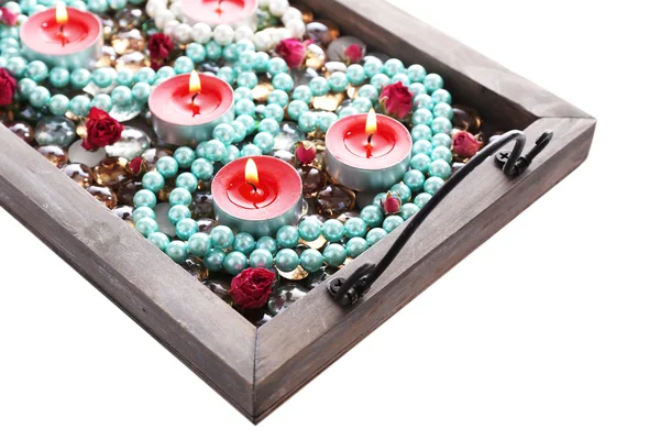 Svíčky na vinobraní zásobník s dekorativní perle, kameny, izolované na bílém — Stock fotografie