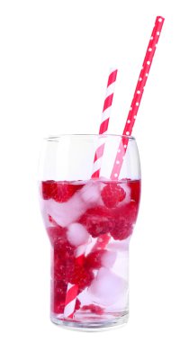 Berry beyaz zemin üzerine izole kokteyl cam