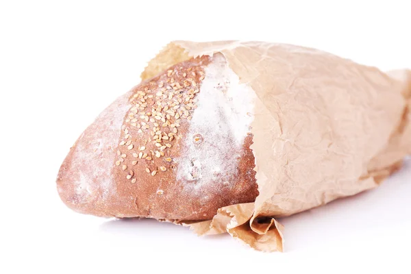 Roti dalam kantong kertas terisolasi di atas putih — Stok Foto