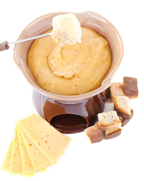 Fondue, rusk en plakjes kaas geïsoleerd op wit — Stockfoto