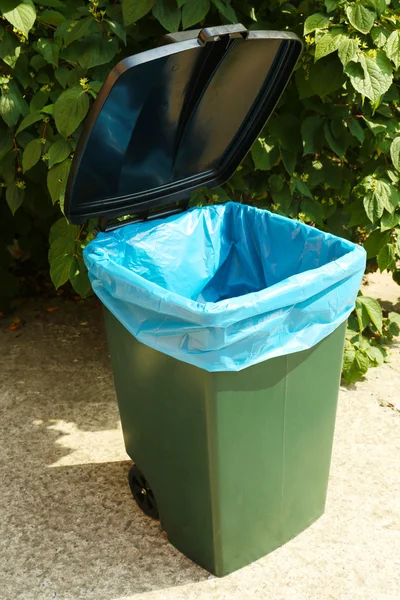 Recycle bin buitenshuis — Stockfoto