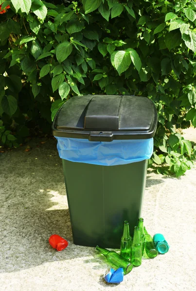 Recycle bin buitenshuis — Stockfoto