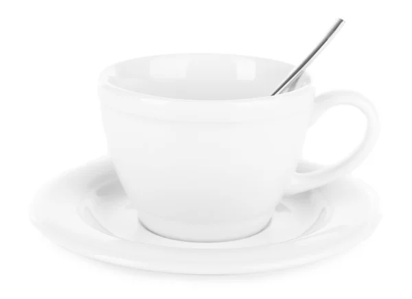 Leere Tasse mit Teelöffel isoliert auf weiß — Stockfoto
