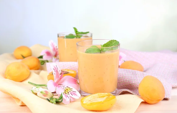 Apricot dessert in glasses on table on bright background — Stock Photo, Image