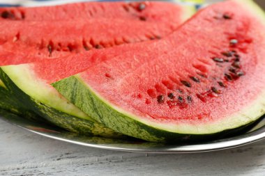 taze dilim karpuz üzerinde tablo açık havada, yakın çekim