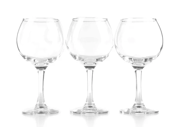 Copas de vino vacías aisladas en blanco —  Fotos de Stock