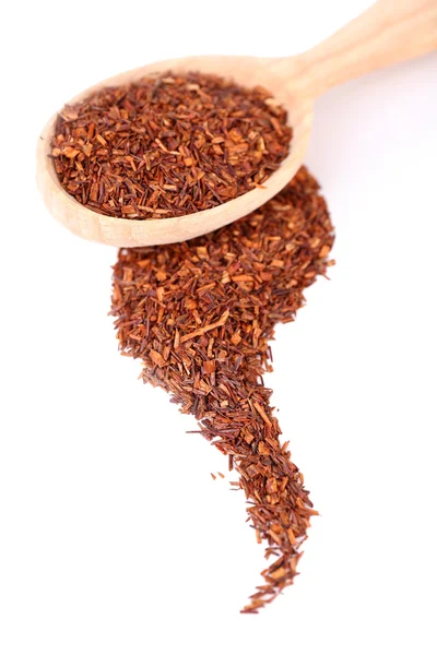 Gedroogde rooibos thee in houten lepel, geïsoleerd op wit — Stockfoto