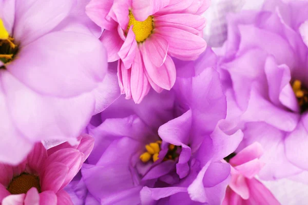 Belo crisântemo e flores eustoma artificiais, close-up — Fotografia de Stock