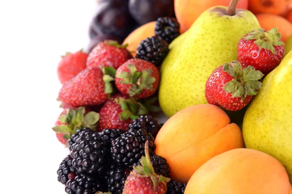 Frutas maduras y bayas de cerca — Foto de Stock