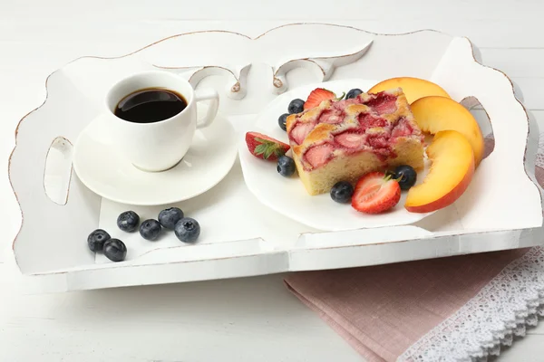 Delicious breakfast with coffee and tasty pie — Stock Photo, Image