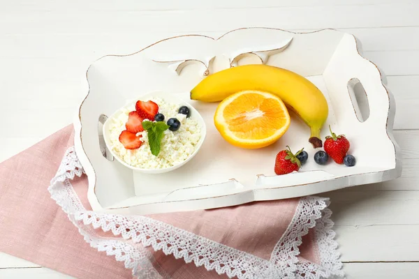 Delicious breakfast with cottage cheese and fruits — Stock Photo, Image