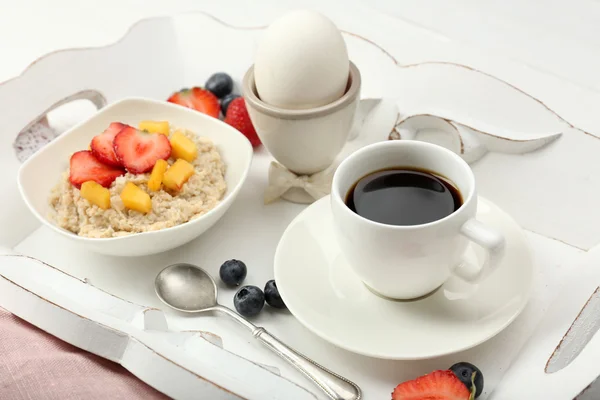 Delicious breakfast with coffee, egg and oatmeal — Stock Photo, Image