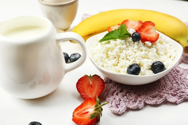 Delicious breakfast with cottage cheese, milk and fruits — Stock Photo, Image