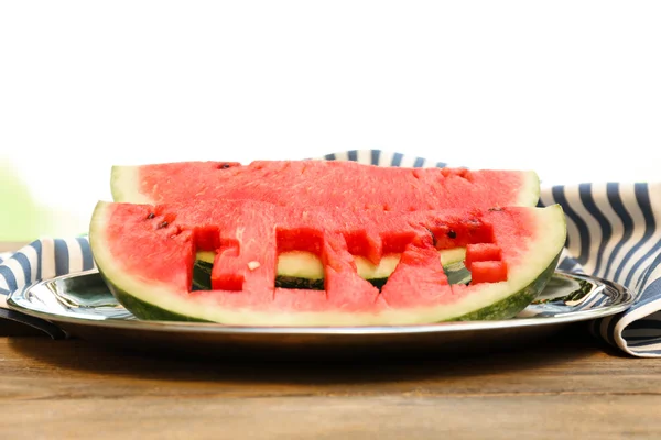 Fatia fresca de melancia na mesa ao ar livre, de perto — Fotografia de Stock