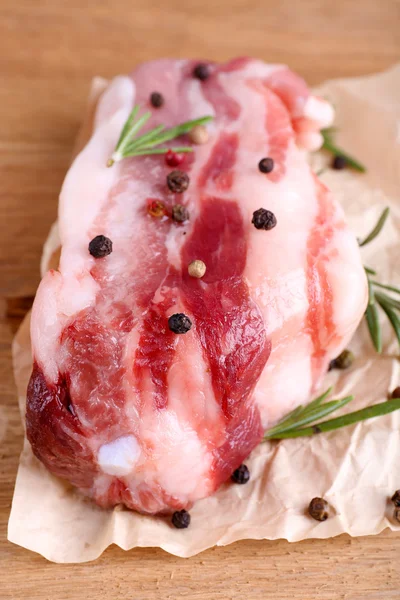 Raw bacon with spices on wooden table — Stock Photo, Image