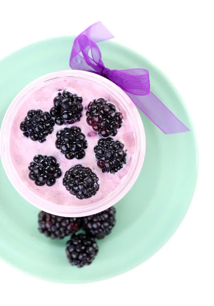 Yogurt with blackberries and muesli — Stock Photo, Image