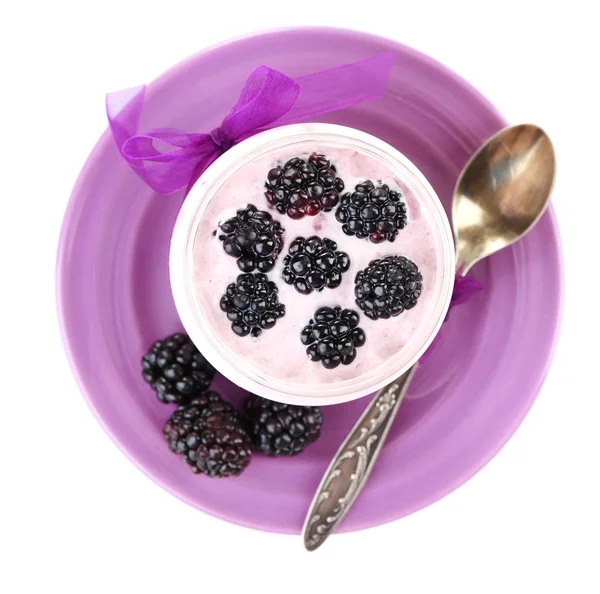 Yogurt with blackberries and muesli — Stock Photo, Image