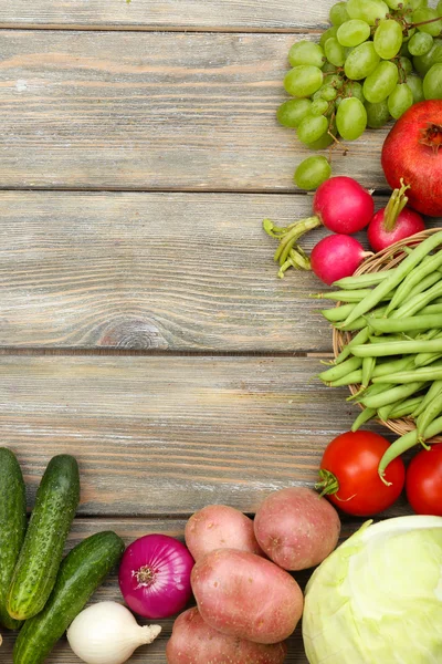 Summer frame with fresh organic vegetables — Stock Photo, Image