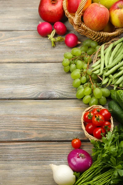 新鲜有机蔬菜夏季架 — 图库照片