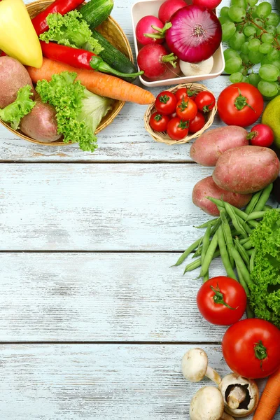 Moldura de verão com legumes orgânicos frescos — Fotografia de Stock