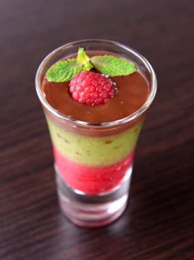 kivi ve ahududu smoothies tablo arka cam