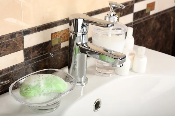 Stuk zeep in de badkamer — Stockfoto