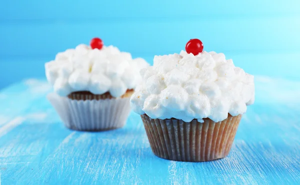 Tasty cupcake on table, close up — Stock Photo, Image