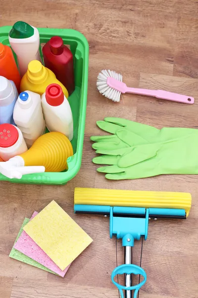 Recogida de productos y herramientas de limpieza —  Fotos de Stock