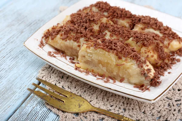 Gezoete gebakken banaan op plaat, close-up — Stockfoto