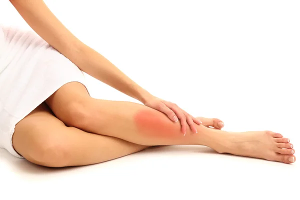 Koncepcja ból. Kobieta nogi, na białym tle — Zdjęcie stockowe