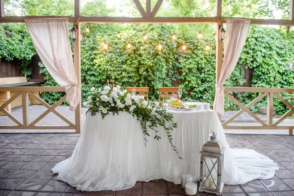 Wedding Presidium Restaurant Copy Space Banquet Table Newlyweds Flowers Greenery — Stock Photo, Image