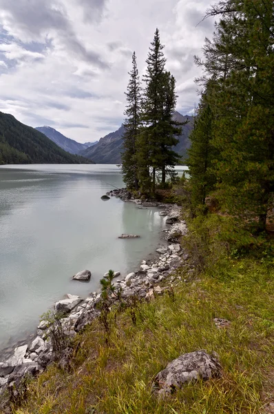 Banque du lac de Kucherla — Photo