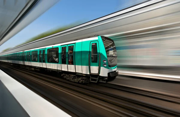 Tren metro de París — Foto de Stock