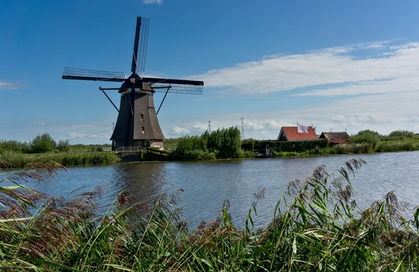 Moinho de vento em Kinderdijk — Fotografia de Stock