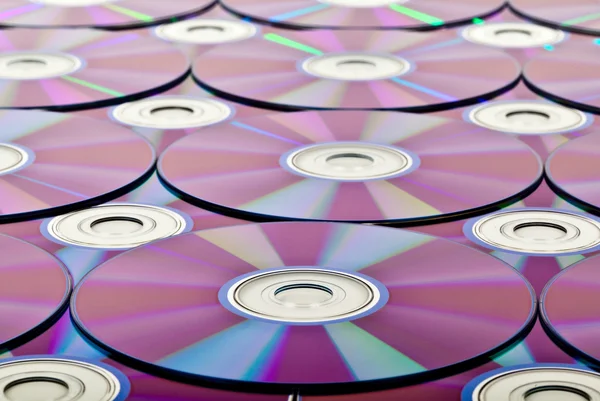 Reihe von neuen bunten CD-Laufwerk Nahaufnahme auf Hintergrund — Stockfoto