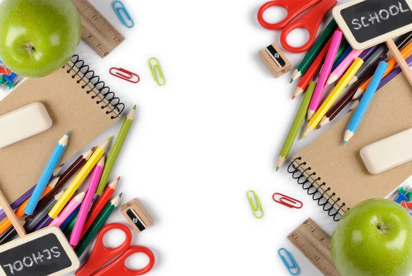 School en office supplies frame, op witte achtergrond, terug naar school — Stockfoto