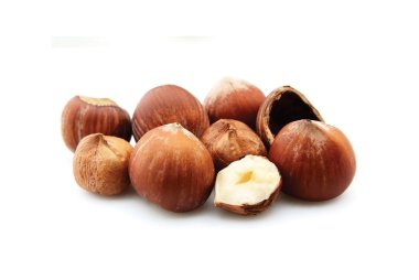 Antep fıstığı, topluluğu beyaz zemin üzerine izole meyve