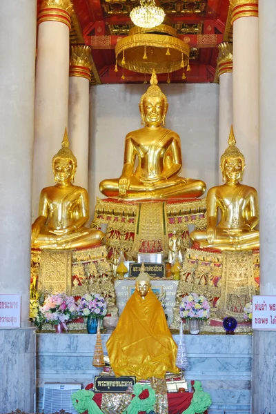 Tayland tapınak güzel Buda heykeli. — Stok fotoğraf