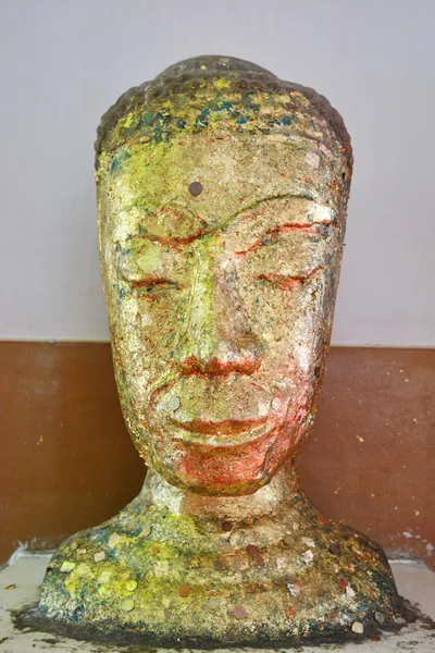 Bela estátua de Buda do templo na Tailândia . — Fotografia de Stock