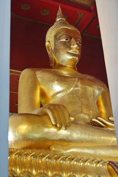 Krásná socha Buddhy z chrámu v Thajsku. — Stock fotografie