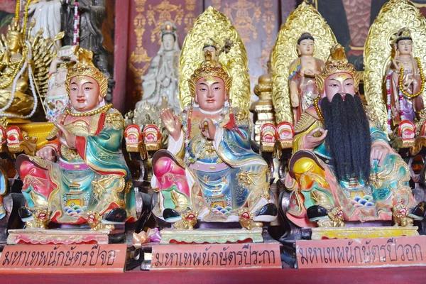 Belle statue de Bouddha du temple en Thaïlande . — Photo