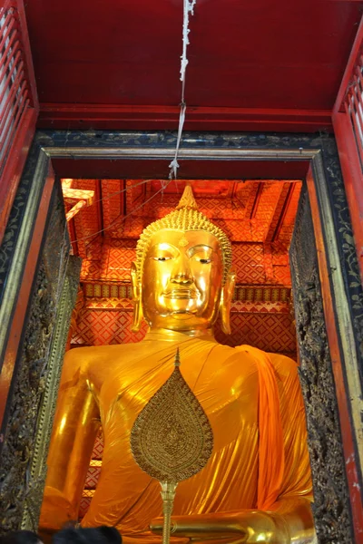 Wunderschöne Buddha-Statue aus dem Tempel in Thailand. — Stockfoto