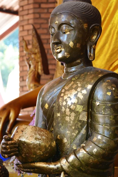 从泰国的寺庙的美丽佛雕像. — 图库照片